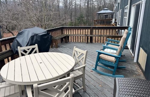 Paw Paw Eigentumswohnung | Cozy 2-bedroom condo in Avalon Resort located in Paw Paw West Virginia