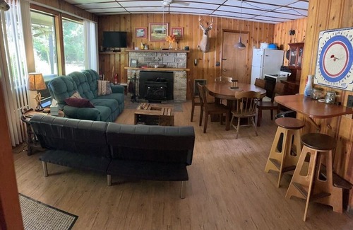 Fleming Kabine | Fantastic 2-bedroom cabin in Black Moshannon State Park. Only 20 mins from PSU!