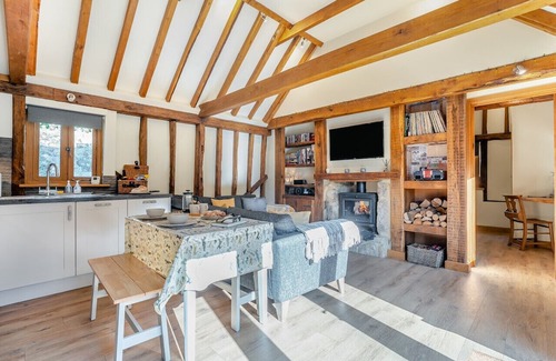 Stonegate Haus | Little Bewl Bridge Stable