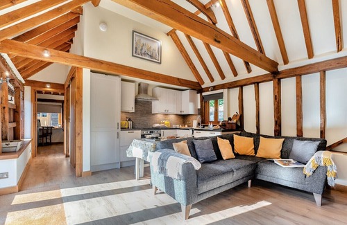 Stonegate Haus | Little Bewl Bridge Stable