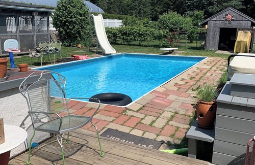 Swansea Wohnung | Airy and sunny 2nd floor, privately accessed 1 bedroom apartment in Swansea, MA.