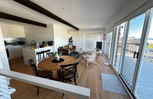 Wamberal Wohnung | 100m from Beach: The Wambi Getaway, Pet Friendly, 2BR, Entire Apartment and Yard