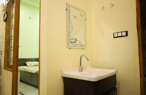 Meerut Haus | Homestay For Guest in Meerut 2-bedroom house in fabulous Meerut WiFi AC