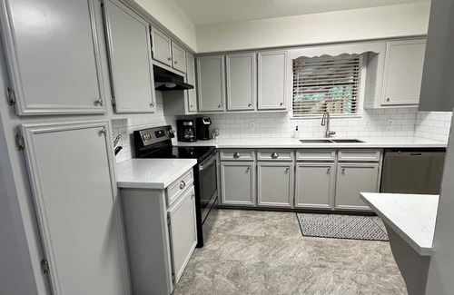 Woodville Haus | Comfortable 3 bdr/2 bath home with WiFi in Woodville