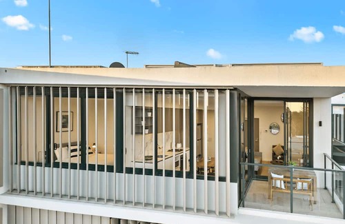 Macquarie Park Wohnung | North Ryde- NR005 - Whiteside Street - Spacious 1BR Executive Apartment with Balcony Near Macquarie Centre University