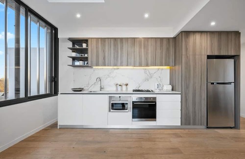 Macquarie Park Wohnung | North Ryde- NR005 - Whiteside Street - Spacious 1BR Executive Apartment with Balcony Near Macquarie Centre University