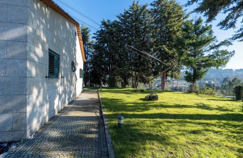 Chaves Wohnung | Modern 4-Bedroom Retreat in Chaves