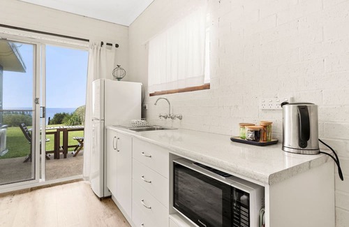 Callala Beach Kabine | Quay's Cabin - Absolute Beachfront with Views
