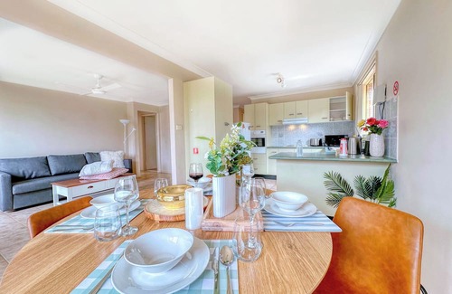 The Entrance Haus | Comfortable House in Heart of The Entrance&Parking