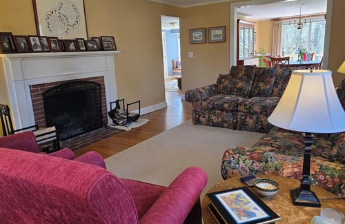 Lexington Haus | Boston adjacent,spacious 5-bedroom house with AC in charming historic Lexington