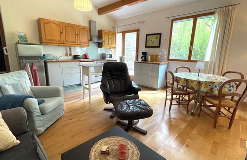 Saint-Privat Haus | Comfortable gîte in a quiet, green setting. With swimming pool