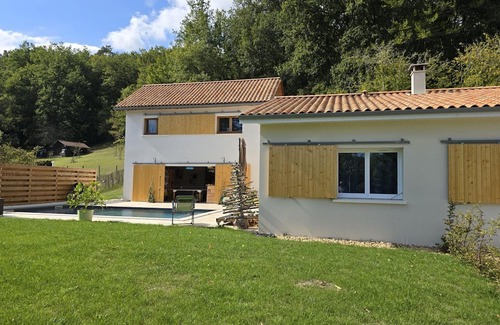 Chateau-l'Eveque Hütte | Independent house with private pool, Wi-Fi and air conditioning