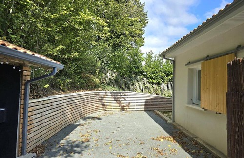 Chateau-l'Eveque Hütte | Independent house with private pool, Wi-Fi and air conditioning
