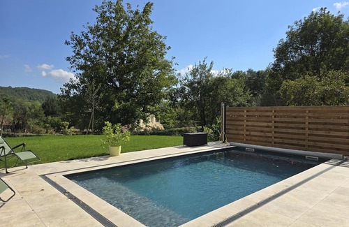 Chateau-l'Eveque Hütte | Independent house with private pool, Wi-Fi and air conditioning