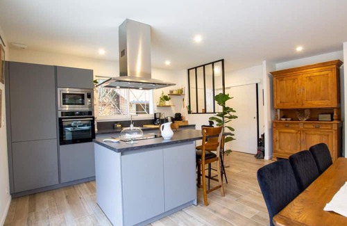 Chateau-l'Eveque Hütte | Independent house with private pool, Wi-Fi and air conditioning