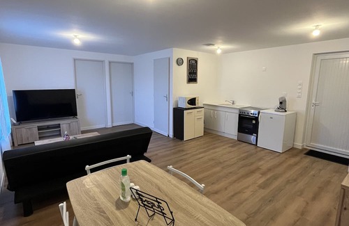 Le Breuil Wohnung | The unexpected: 2-bedroom apartment in Le Creusot / Le Breuil near Tgv station