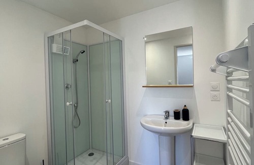 Le Breuil Wohnung | The unexpected: 2-bedroom apartment in Le Creusot / Le Breuil near Tgv station