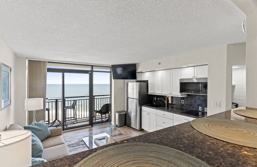 Briarcliffe Acres Eigentumswohnung | 1 King BR Oceanfront Resort,Prime location in North Myrtle Beach