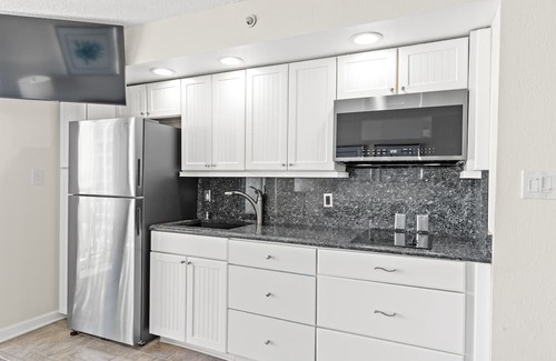 Briarcliffe Acres Eigentumswohnung | 1 King BR Oceanfront Resort,Prime location in North Myrtle Beach