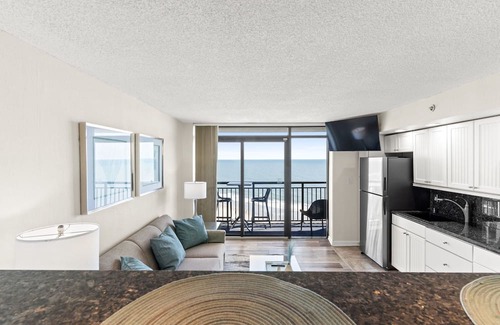 Briarcliffe Acres Eigentumswohnung | 1 King BR Oceanfront Resort,Prime location in North Myrtle Beach