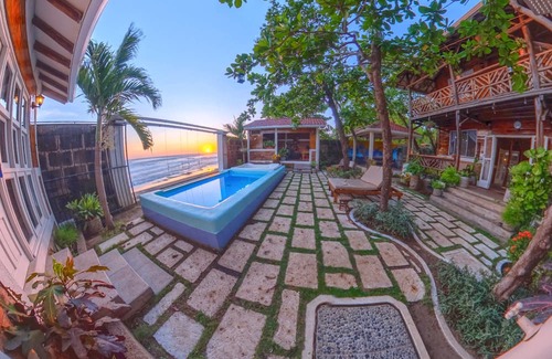 Pochomil Haus | Beachfront 1-of-a-kind house w/AC, Pool, Wifi, ATV