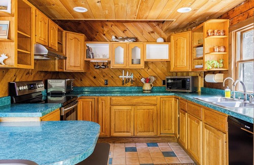 New Paltz Haus | Secluded w/Pool, Spa, Fire Pit, Forest Views | Cragswood Cottage by AvantStay
