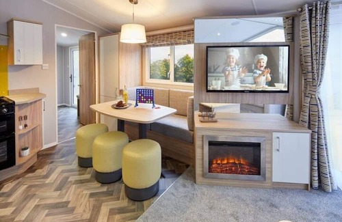 Letham Grange Haus | Elegant Castleton 3 Bed