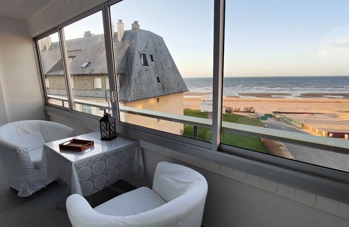 Le Home Wohnung | Superb apartment facing the sea