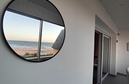 Le Home Wohnung | Superb apartment facing the sea