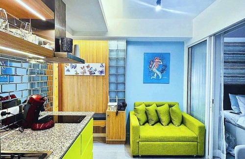 Muntinlupa Wohnung | Stylish 1-Bedroom Beachfront Stay in Picturesque Azure Urban Resort