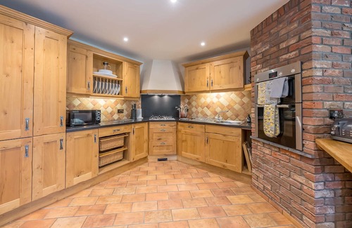 Glandyfi Hütte | Perfect Family Retreat near Beach & Pubs in Talybont | Yr-Hen-Ty-Coets