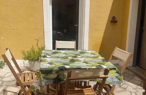 Quartier Centre Ville Haus | Homerez - Cozy house with garden in Massy