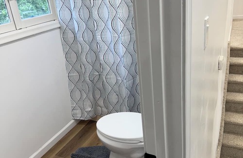 Lansing Haus | Spacious 6-bedroom house with AC, WiFi in lovely Lansing