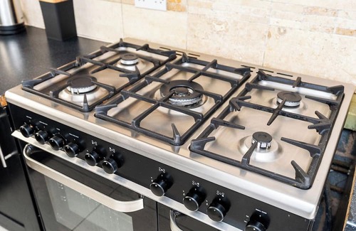 Doncaster Haus | 4BDR house/8 guests/Contractor/Work Friendly/Holiday Home