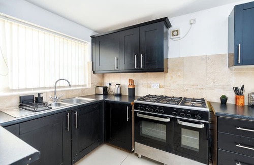 Doncaster Haus | 4BDR house/8 guests/Contractor/Work Friendly/Holiday Home