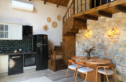 Sapanca Villa | 2+1 Private Pool - Sheltered - Fireplace 6 Person STONE HOUSE in Memnuniye