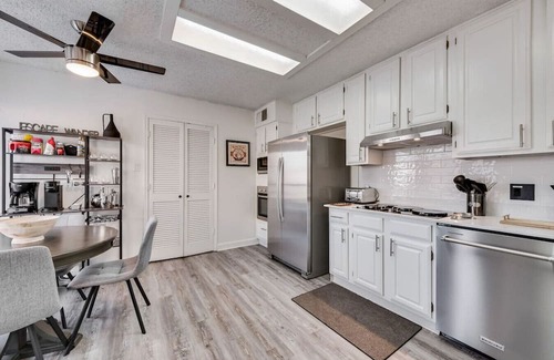 Euless Haus | Spacious 4BR/3BA | Modern Comforts Nr DFW Airport