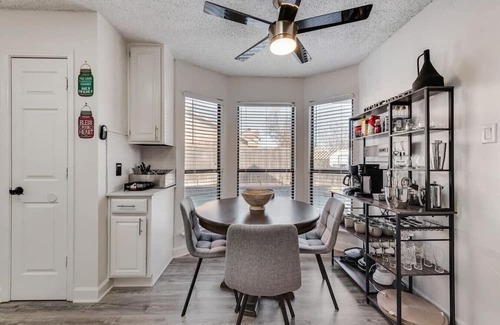 Euless Haus | Spacious 4BR/3BA | Modern Comforts Nr DFW Airport