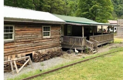 Elkins Kabine | Pioneer cabin in Bowden, Canaan Valley sleeps 8