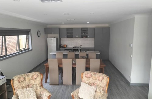 Norlane Haus | Modern Unit close to shops and services, public transport, the waterfront etc