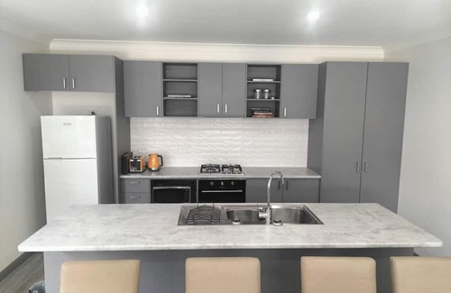 Norlane Haus | Modern Unit close to shops and services, public transport, the waterfront etc