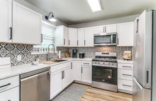 Keller Haus | Charming 2-bedroom house in lovely Keller with WiFi, AC