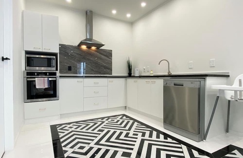 Mangere Haus | 6mins to airport. Large Family House.