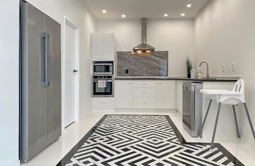 Mangere Haus | 6mins to airport. Large Family House.