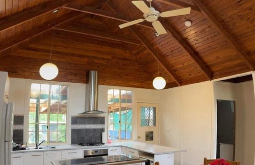 Worrowing Heights Hütte | Cosy Cottage in Sanctuary Point. Pet Friendly