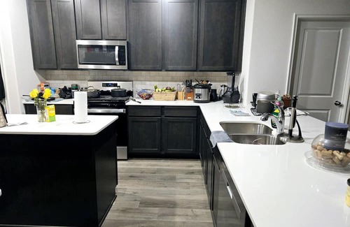 Lincoln Park Haus | Charming 1-bedroom in a house with WiFi and AC in delightful Aubrey area.