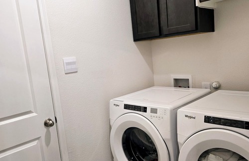 Lincoln Park Haus | Charming 1-bedroom in a house with WiFi and AC in delightful Aubrey area.