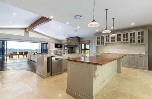 Balmoral Ridge Haus | Peaceful Hinterland Haven with Panoramic Views