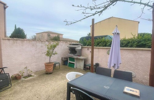 Manduel Haus | House with village garden
