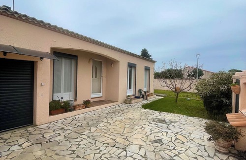 Manduel Haus | House with village garden